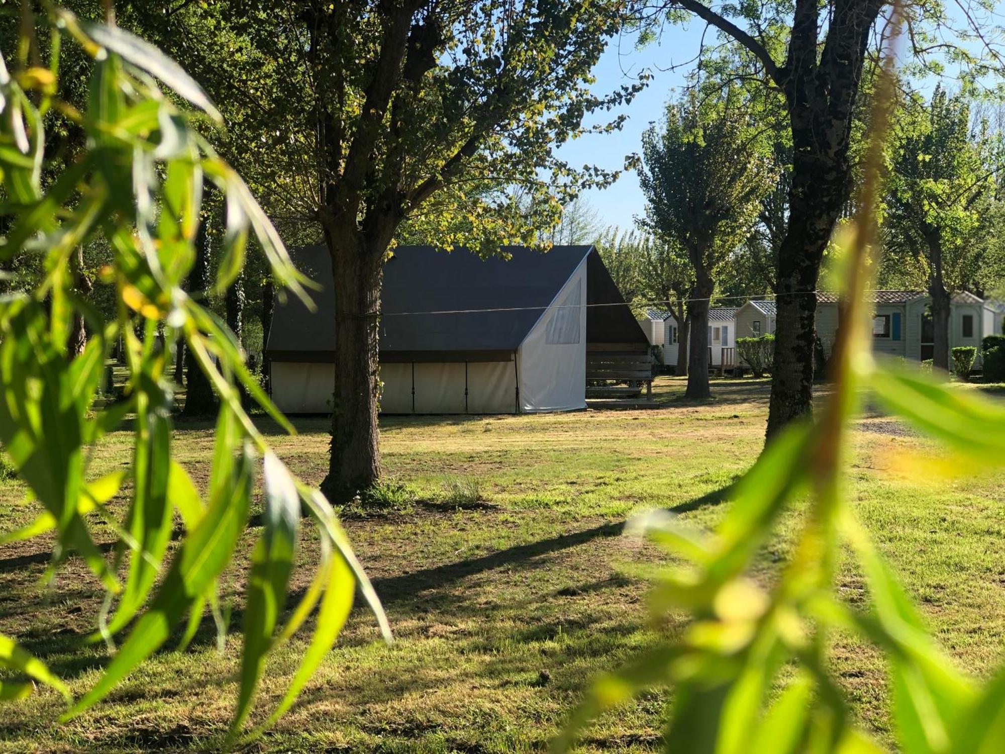 Camping Les Mancellieres Avrillé Exterior foto